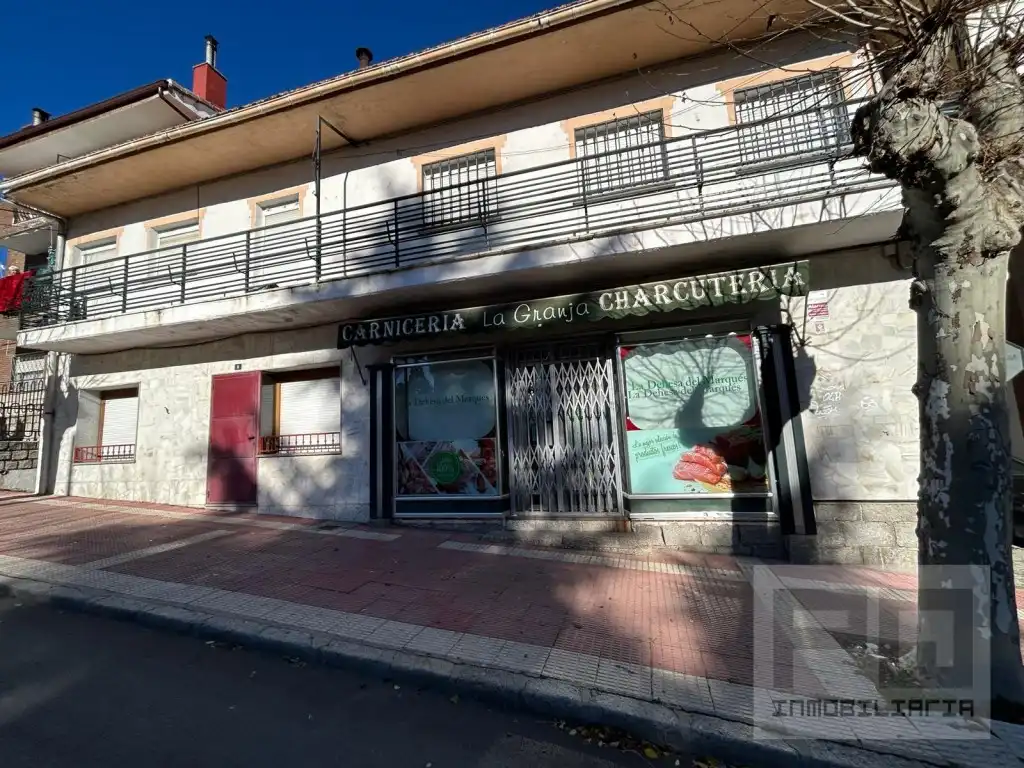 Local de lloguer a Avenida Navalperal, Las Navas del Marqués