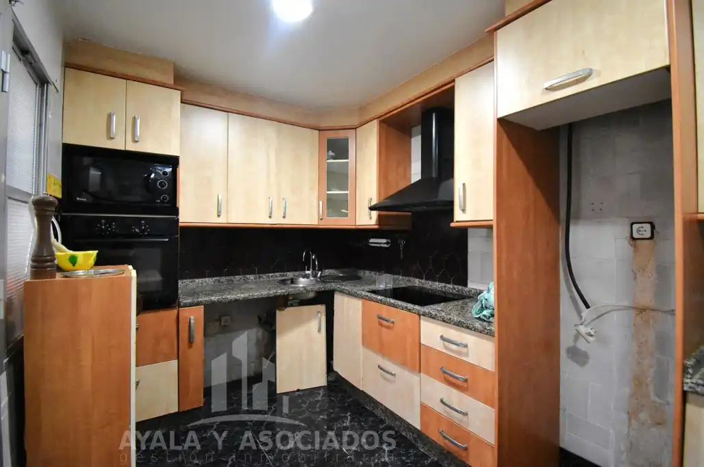 Cuina de Casa o xalet en venda en Cartagena amb Aire condicionat, Calefacció i Jardí privat