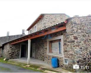 Vista exterior de Casa adosada en venda en Oza dos Ríos amb Jardí privat