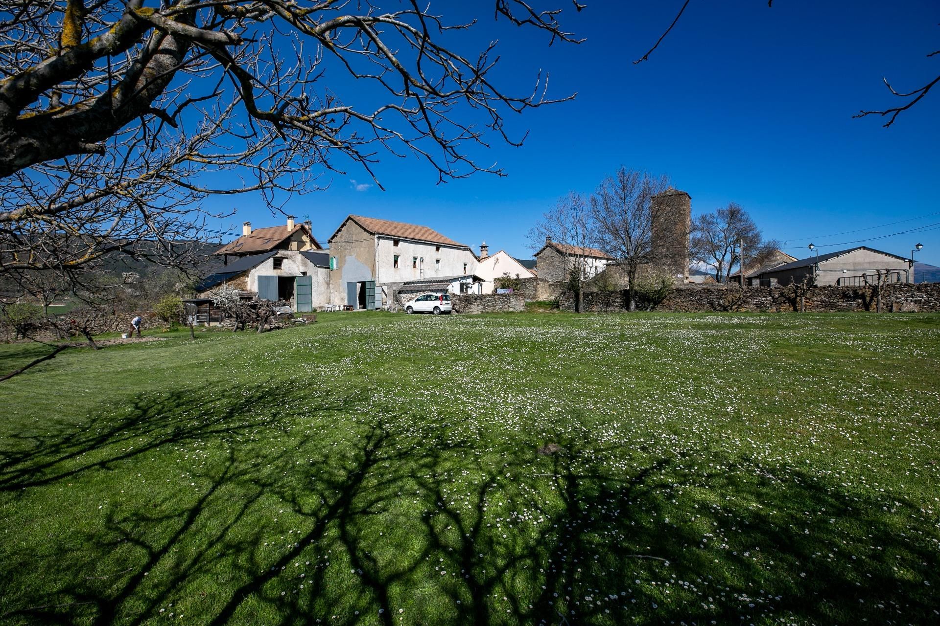 Country house for sale in Jaca  with Private garden and Storage room