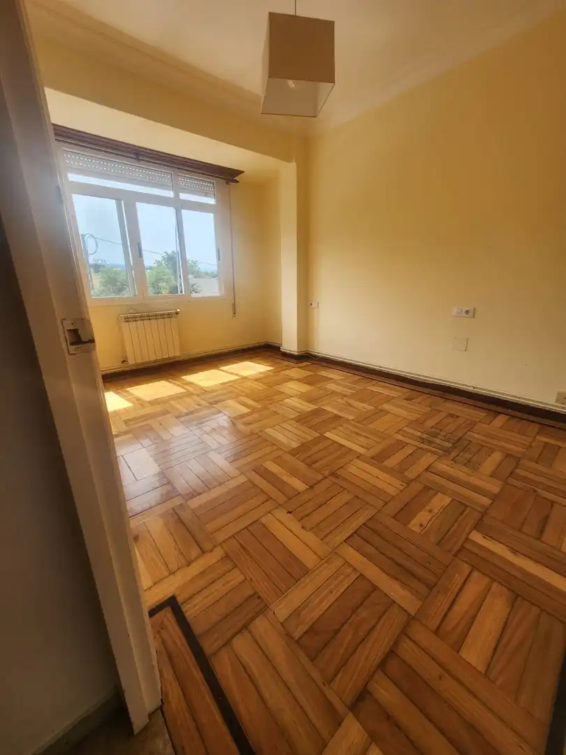 Habitación de Edificio en venta en Narón