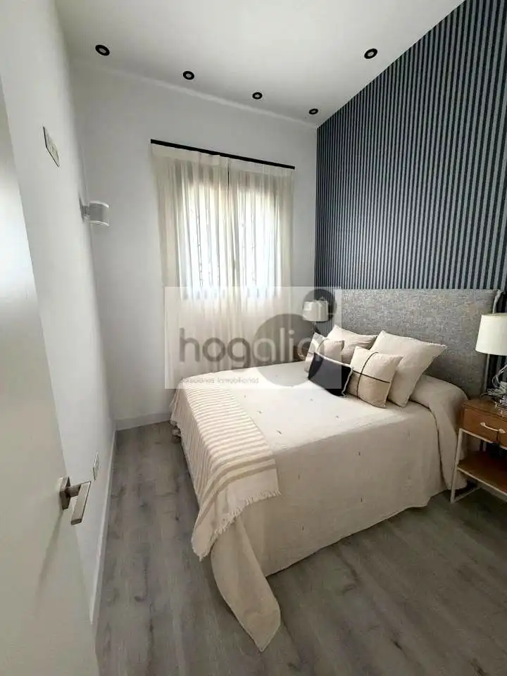 Habitación de Planta baja de alquiler en Sevilla con Aire acondicionado y Amueblado