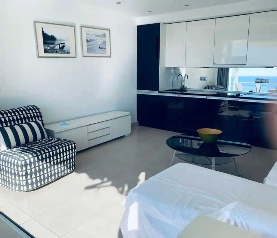 Sala d'estar de Pis en venda en Marbella amb Terrassa, Moblat i Forn