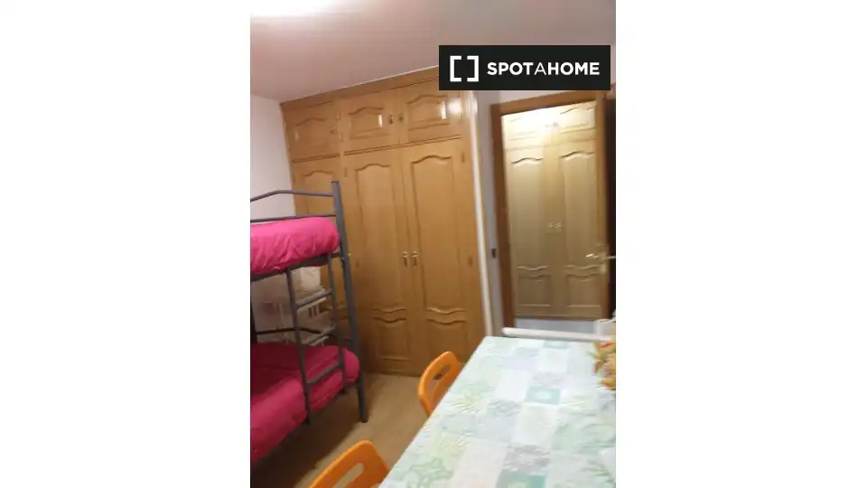 Bedroom of Flat for rent in Madrid  with Air Conditioner, Heating and Furnished