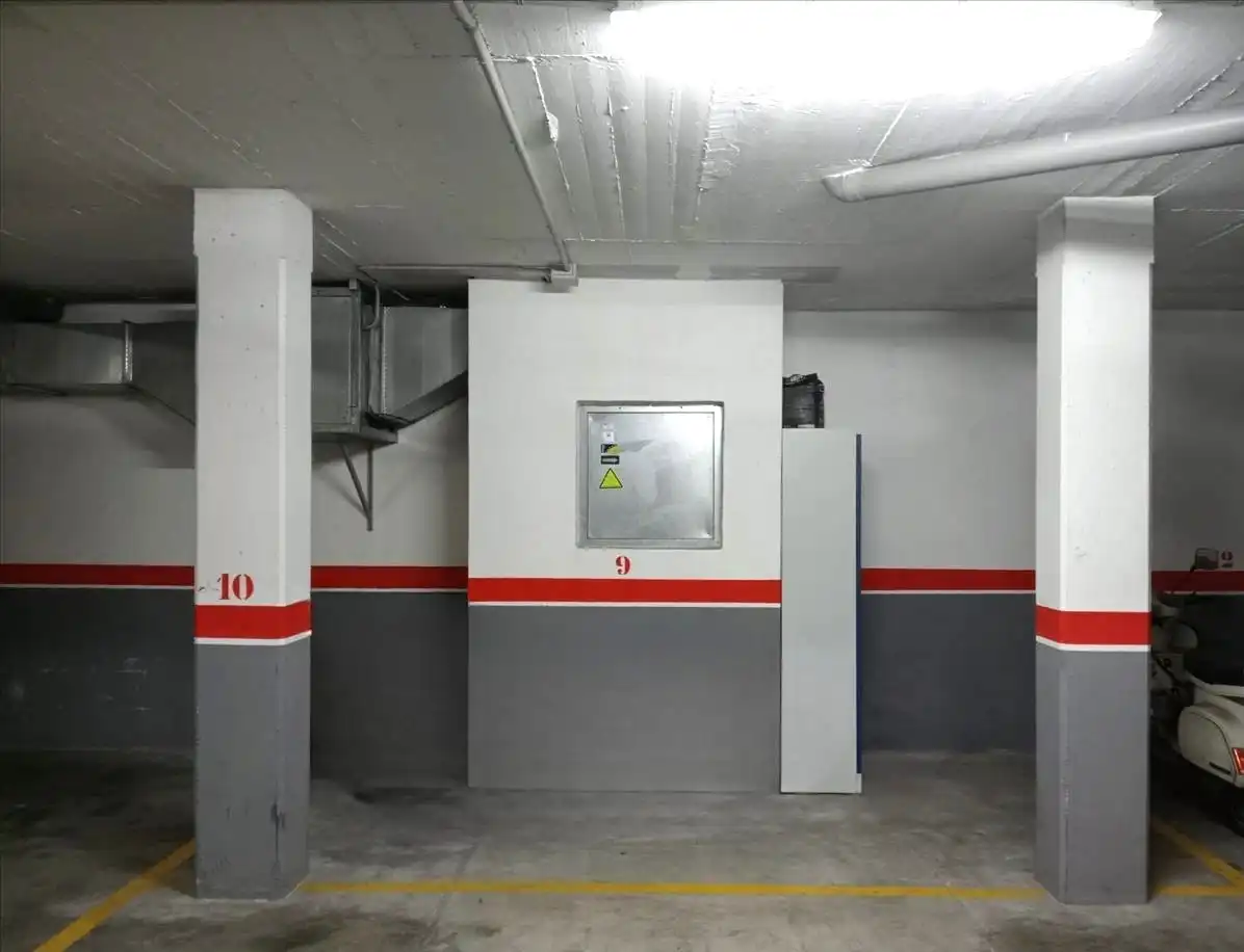 Einzelparkplatz zum Verkauf in Calle de Benviure, imagen 3