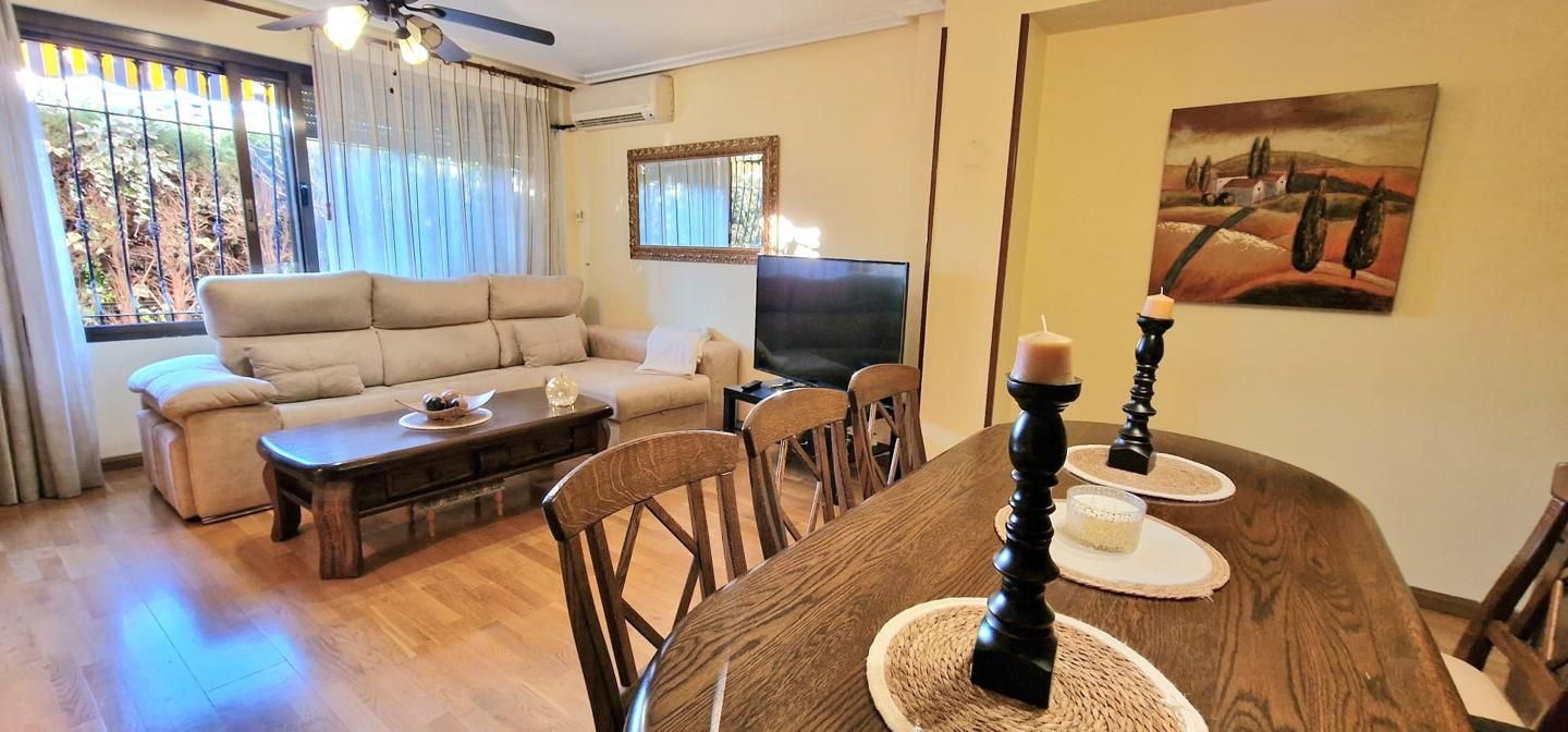 Sala d'estar de Casa o xalet en venda en  Zaragoza Capital amb Aire condicionat, Calefacció i Jardí privat