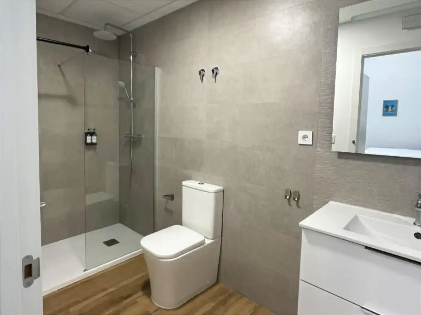 Badezimmer von Wohnung zum Verkauf in Valencia mit Klimaanlage und Möbliert