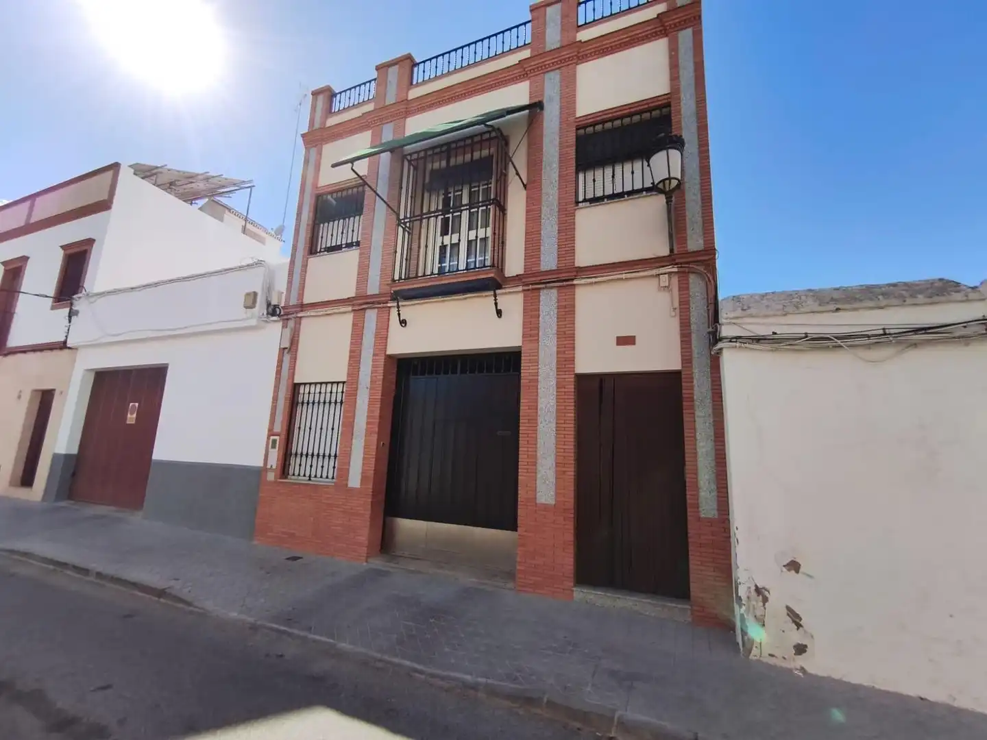 Vista exterior de Casa o chalet en venta en Mairena del Alcor
