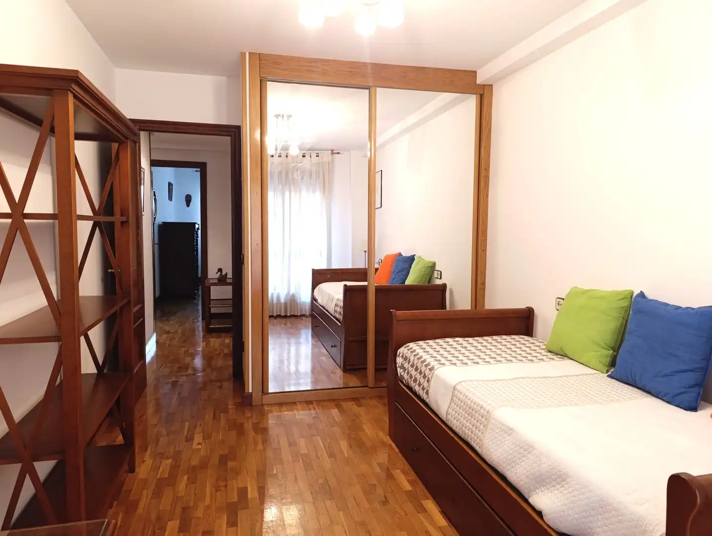 Habitación de Piso de alquiler en Oviedo  con Calefacción, Parquet y Terraza