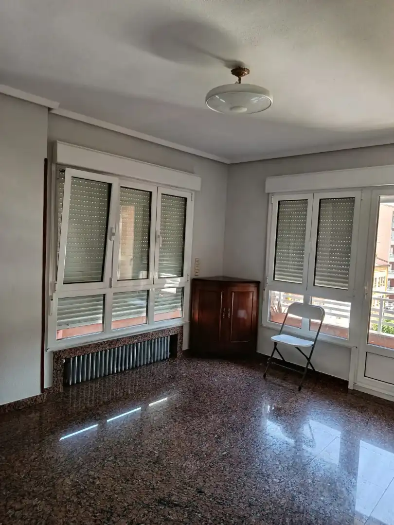 Piso de alquiler en Siero con Calefacción, Parquet y Horno