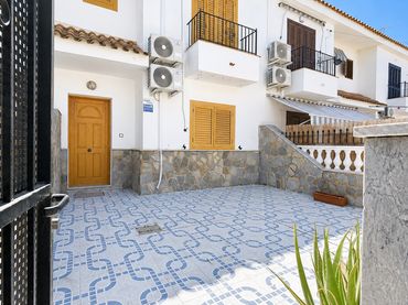 Maison mitoyenne avec balcon à vendre à Avenida Academia General Del Aire