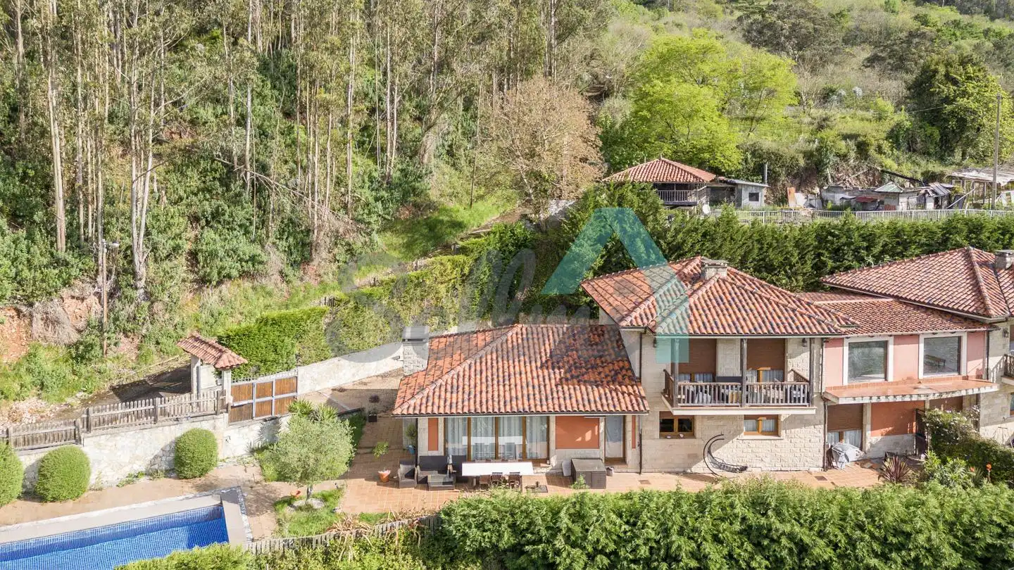 Vista exterior de Casa o chalet en venta en Oviedo  con Calefacción, Jardín privado y Parquet