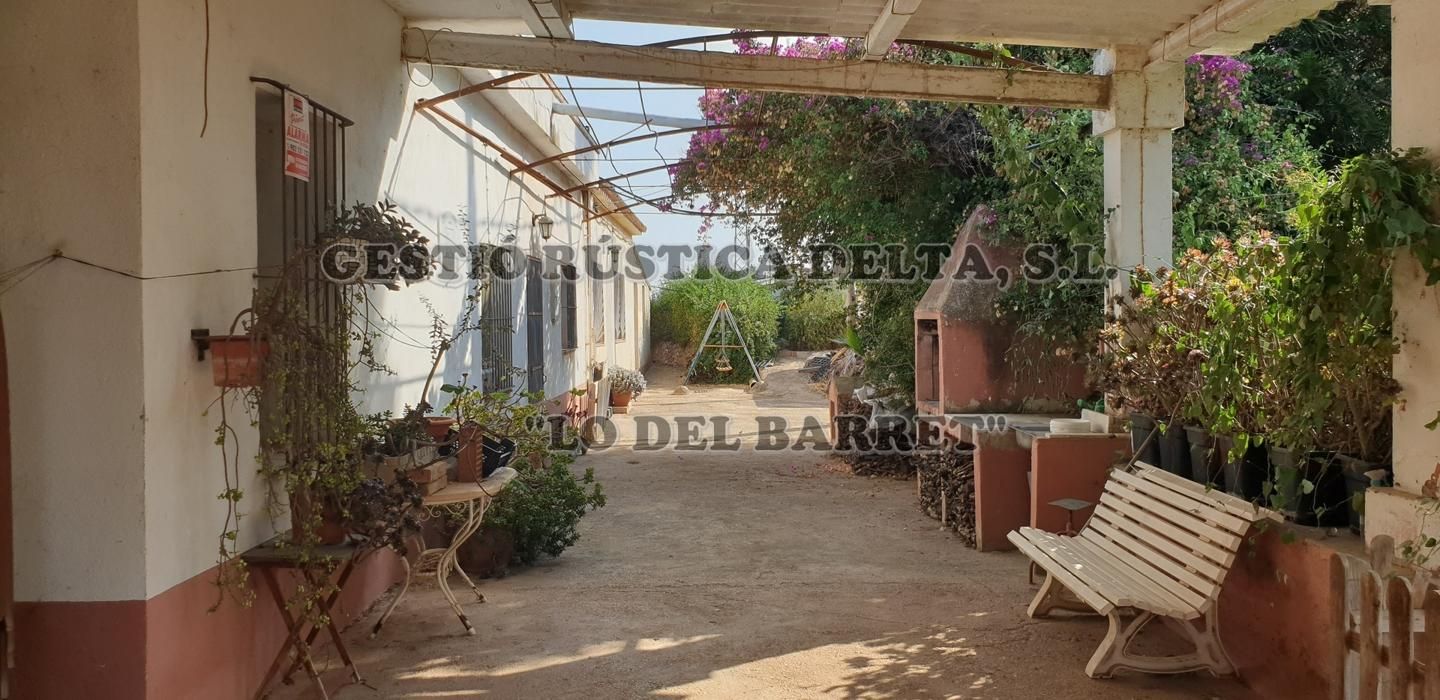 Vista exterior de Finca rústica en venda en Camarles amb Jardí privat, Terrassa i Piscina