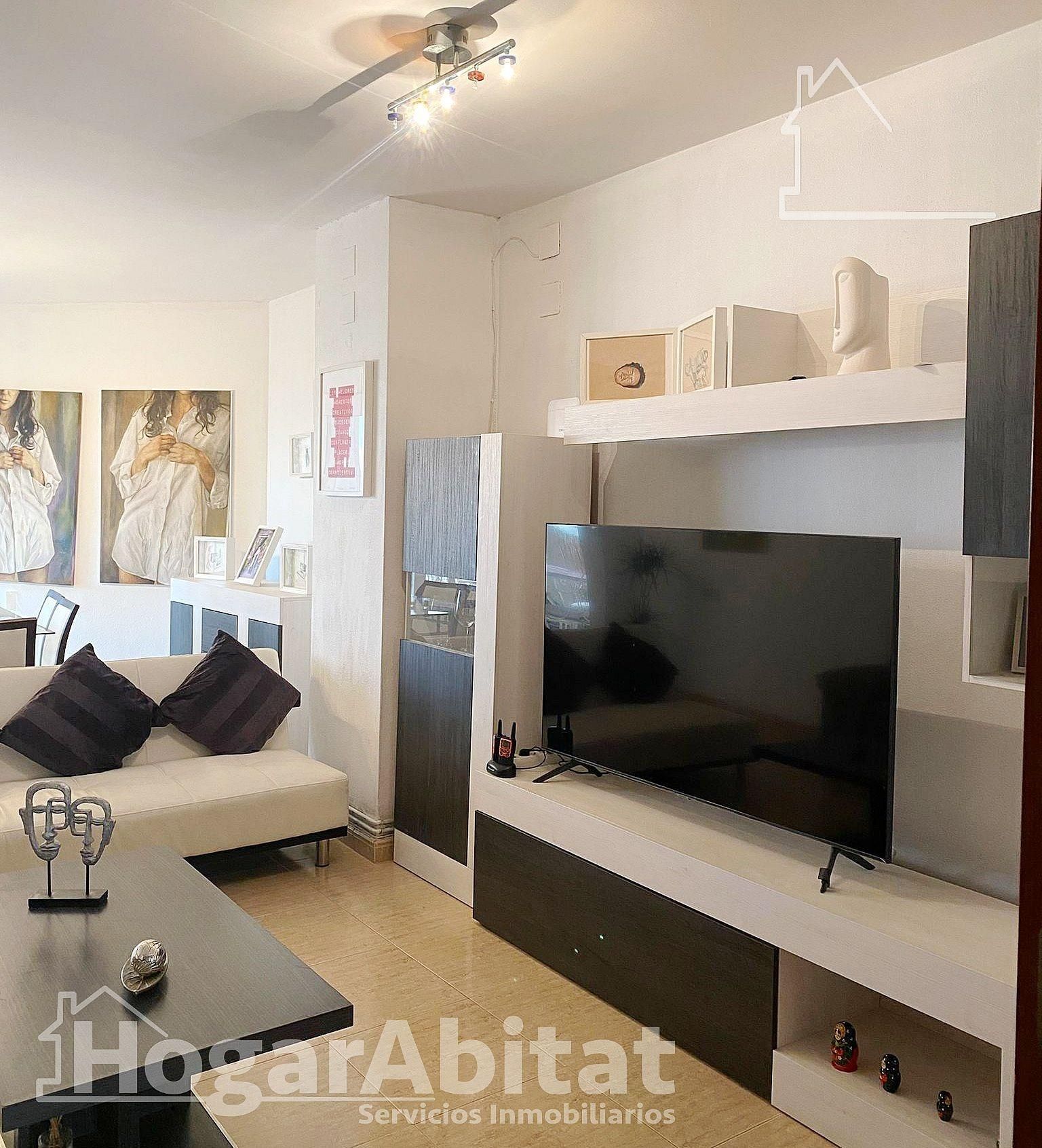 Living room of Flat for sale in Paterna  with Air Conditioner, Terrace and Balcony