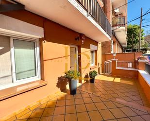 Vista exterior de Casa adosada en venda en Rubí amb Calefacció, Terrassa i Forn