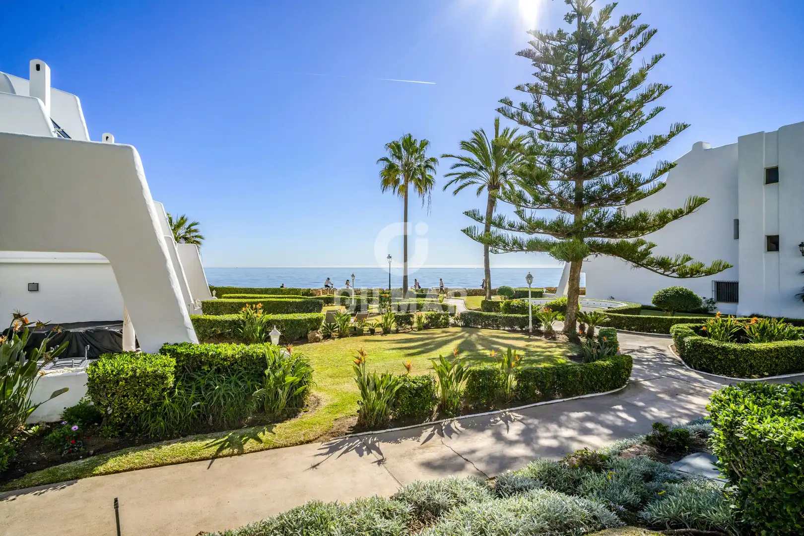 Garten von Einfamilien-Reihenhaus zum Verkauf in Marbella mit Heizung, Privatgarten und Schwimmbad