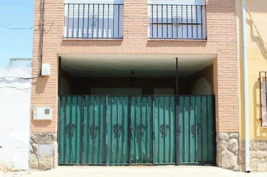 Casa adosada en Venta en C/ Primero de Mayo en La Pueblanueva