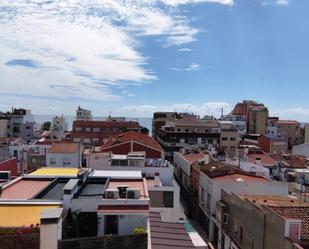 Vista exterior de Dúplex en venda en Badalona amb Aire condicionat i Terrassa