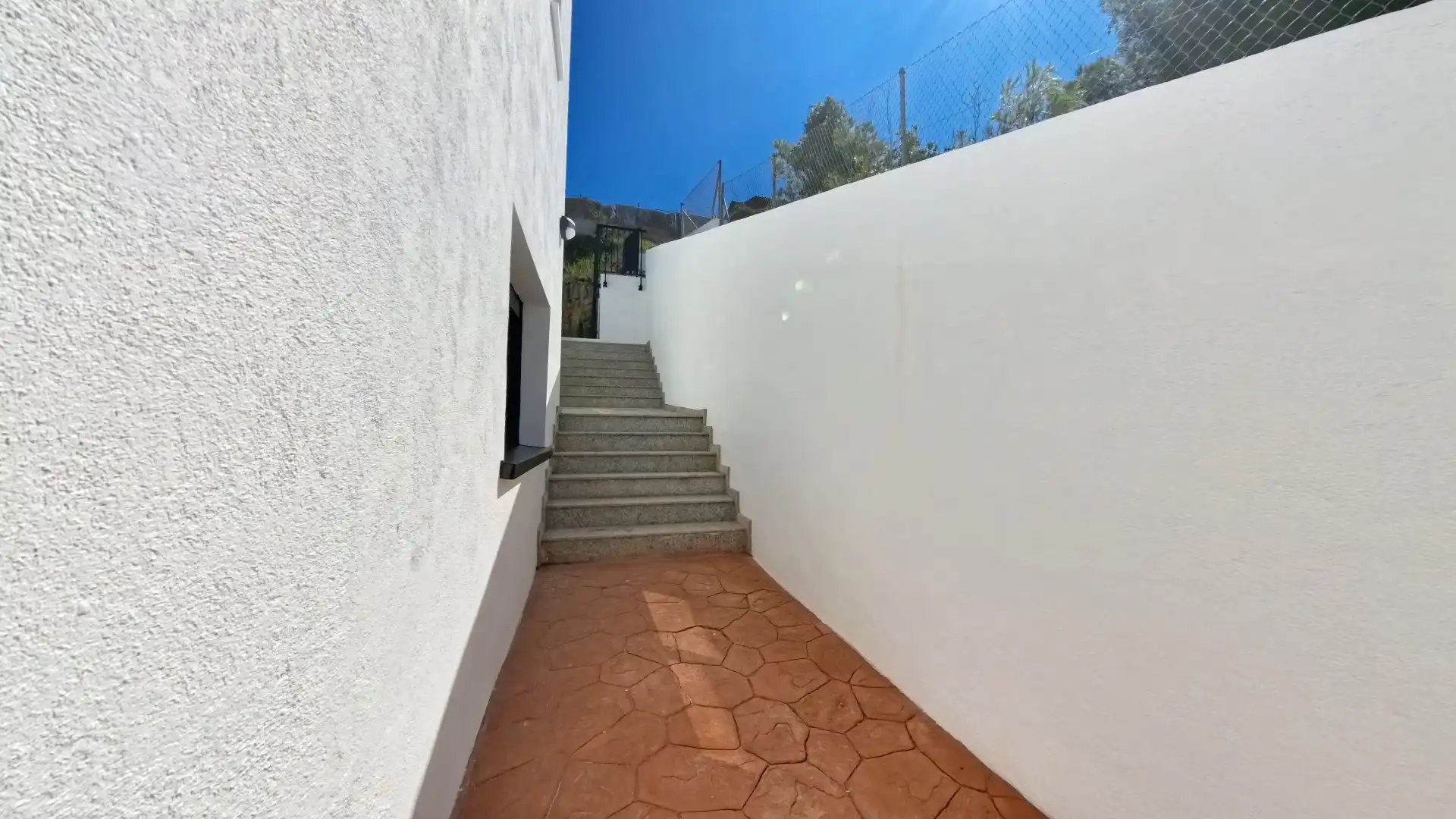 Vista exterior de Casa o xalet en venda en Calafell amb Aire condicionat, Calefacció i Jardí privat