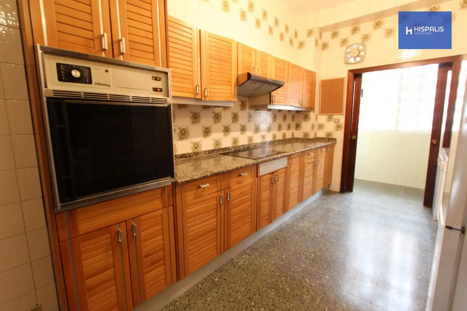 Küche von Wohnung zum Verkauf in Sevilla mit Klimaanlage und Terrasse