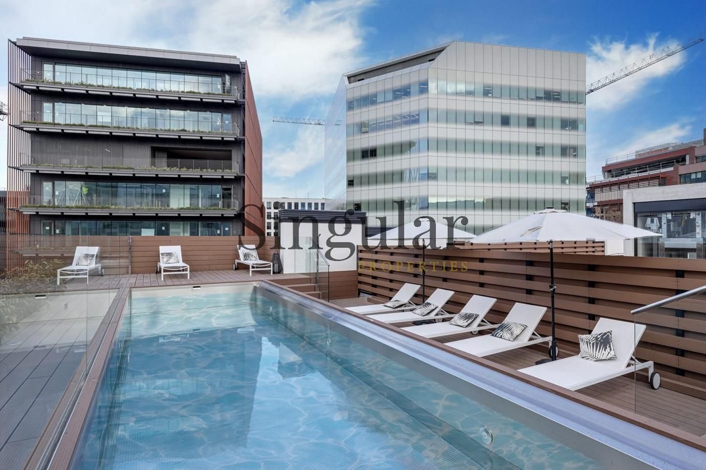 Piscina de Planta baja en venta en  Barcelona Capital con Calefacción, Trastero y Piscina comunitaria