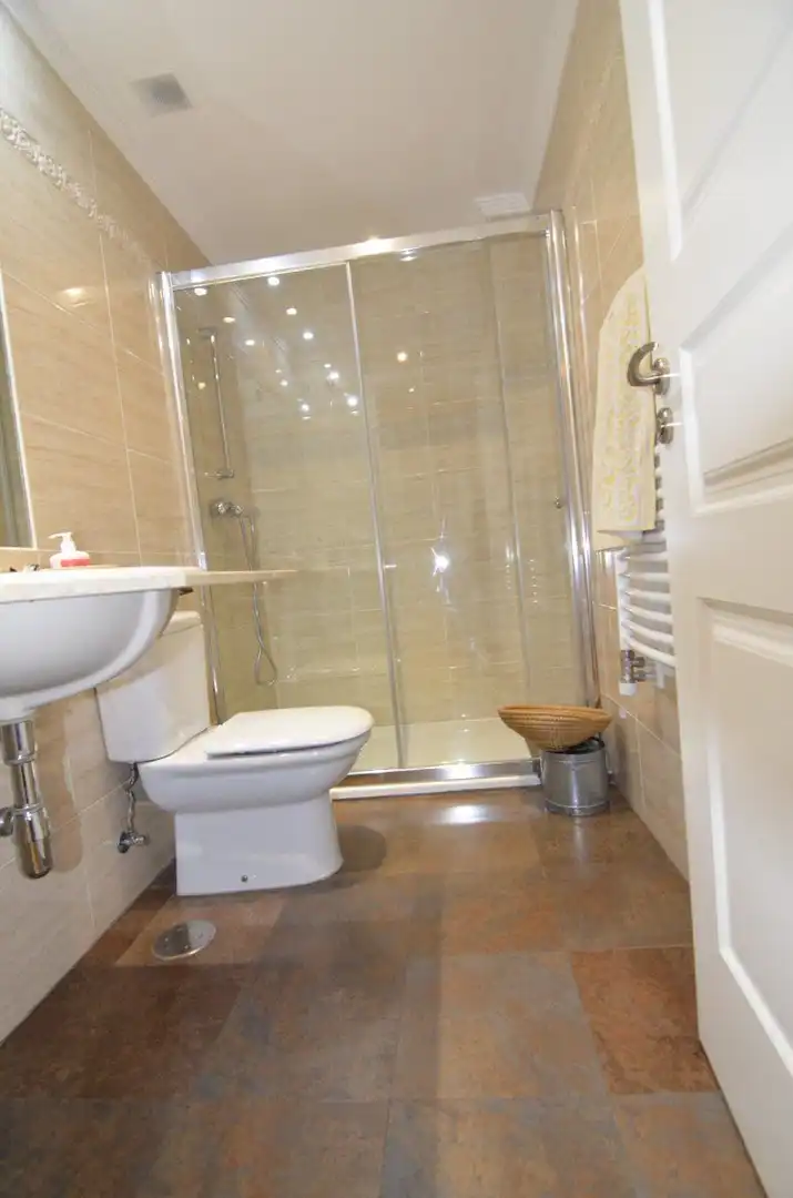 Baño de Casa adosada en venta en Doñinos de Salamanca con Calefacción, Parquet y Terraza