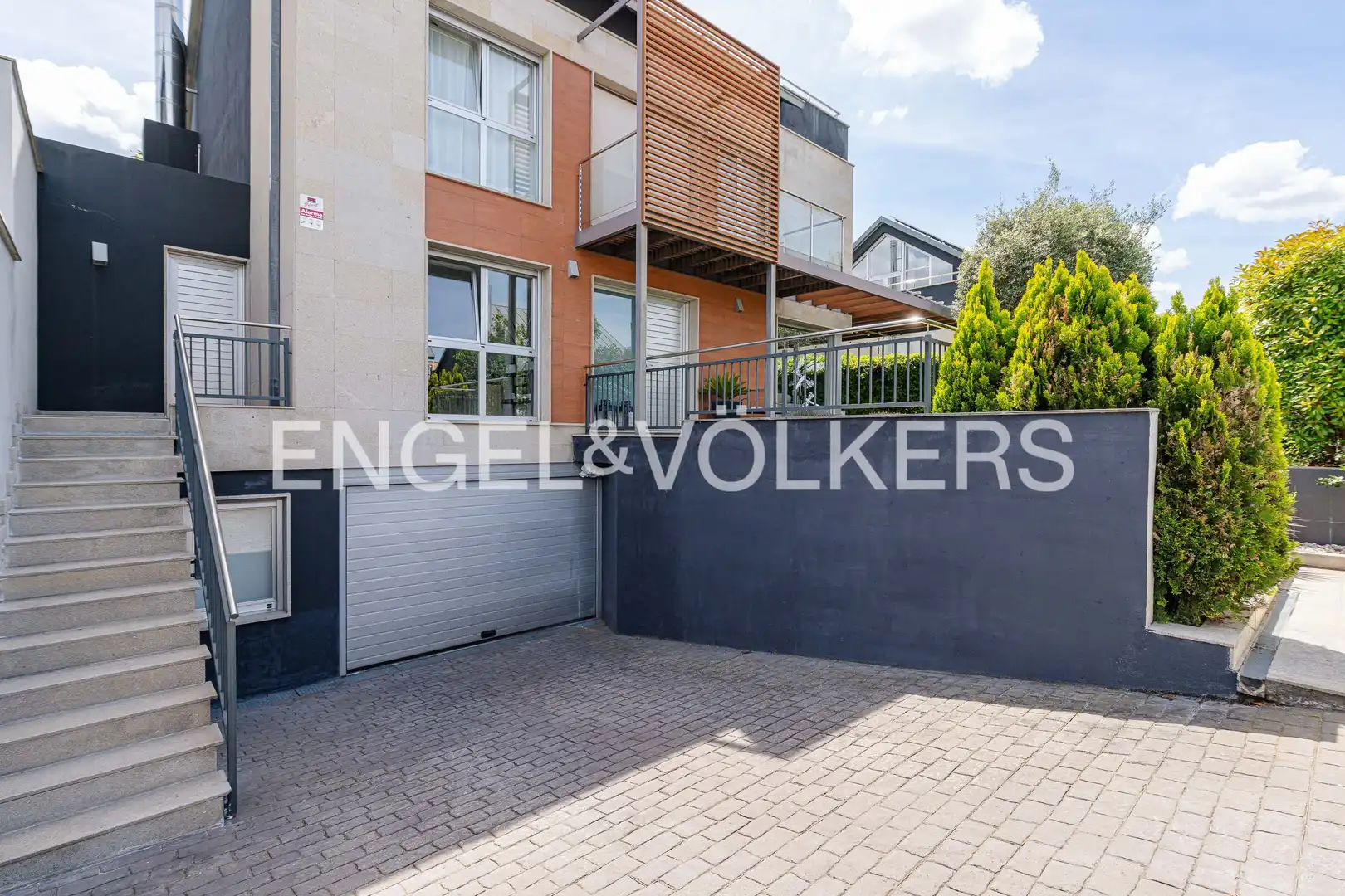 Vista exterior de Casa adosada en venta en Las Rozas de Madrid con Aire acondicionado, Calefacción y Jardín privado