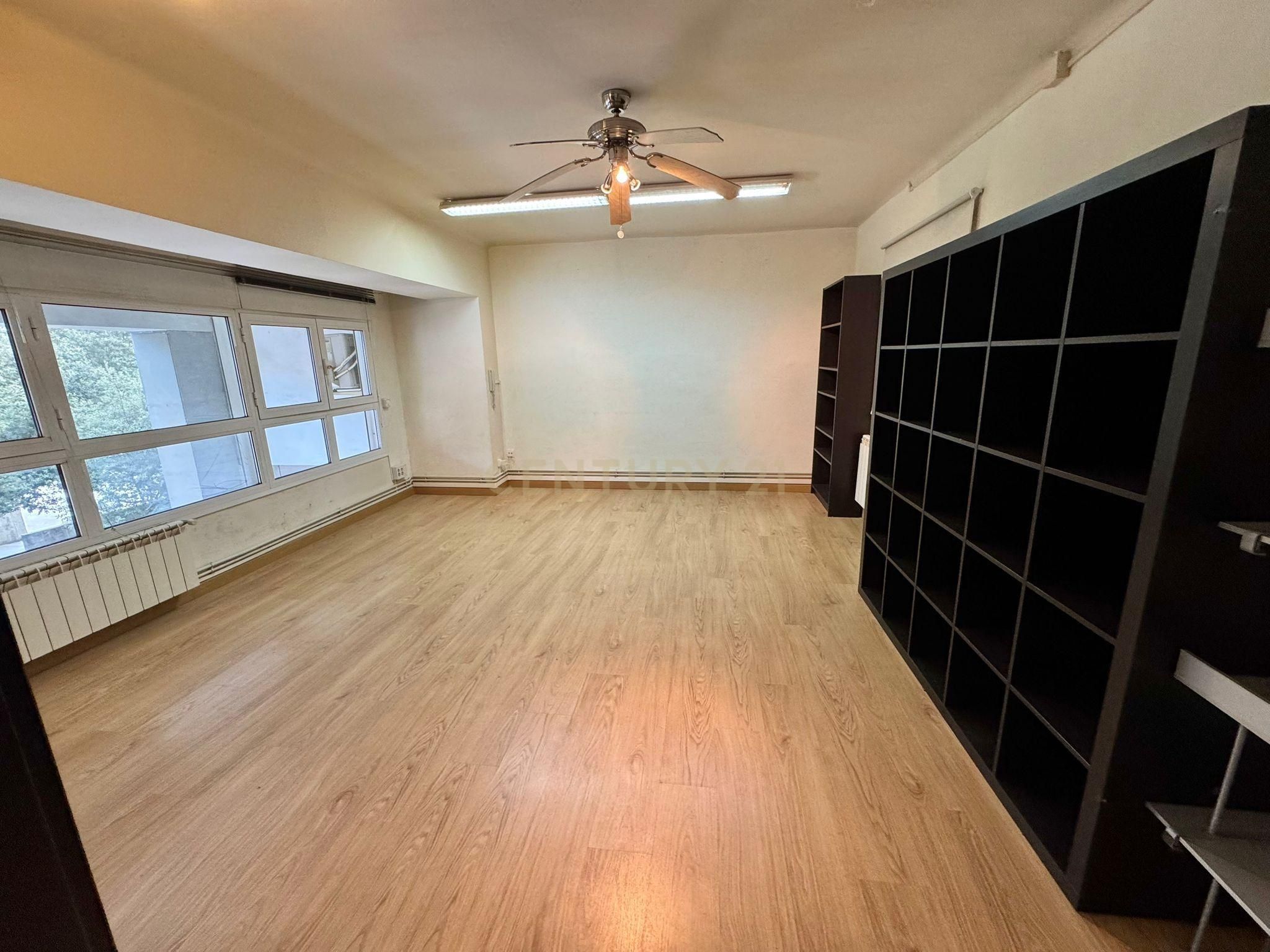 Office for sale in Manresa  with Air Conditioner