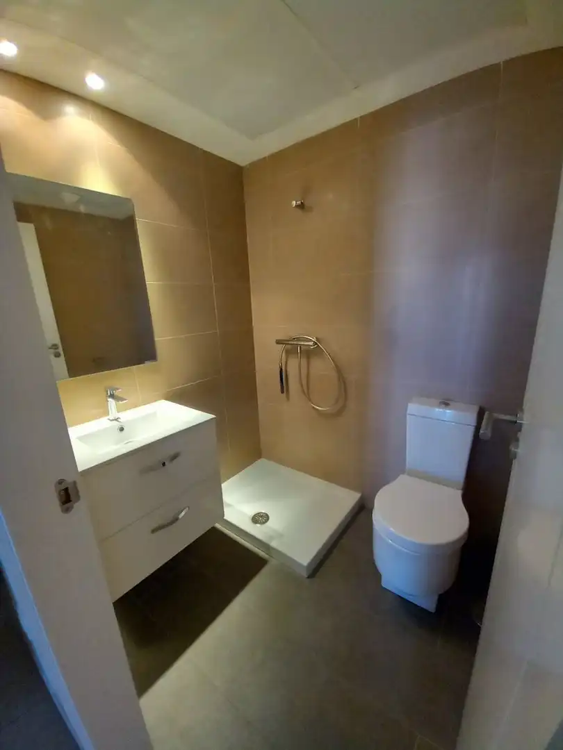Baño de Piso de alquiler en Málaga con Terraza, Trastero y Horno