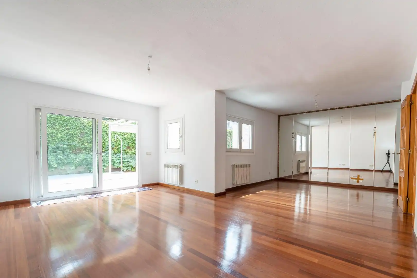Casa aparellada amb piscina en venda a Avenida Europa, imagen 17