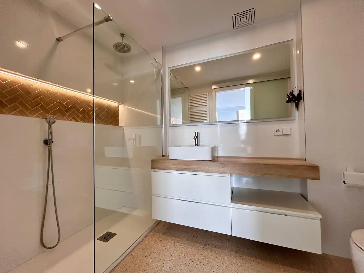 Bathroom of Flat for rent in Inca  with Air Conditioner, Heating and Terrace