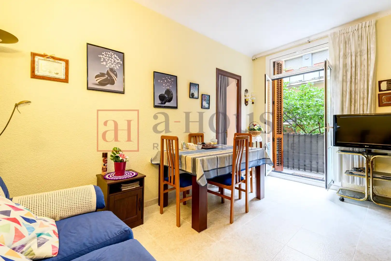 Vista exterior de Piso en venta en Barcelona con Terraza, Amueblado y Balcón