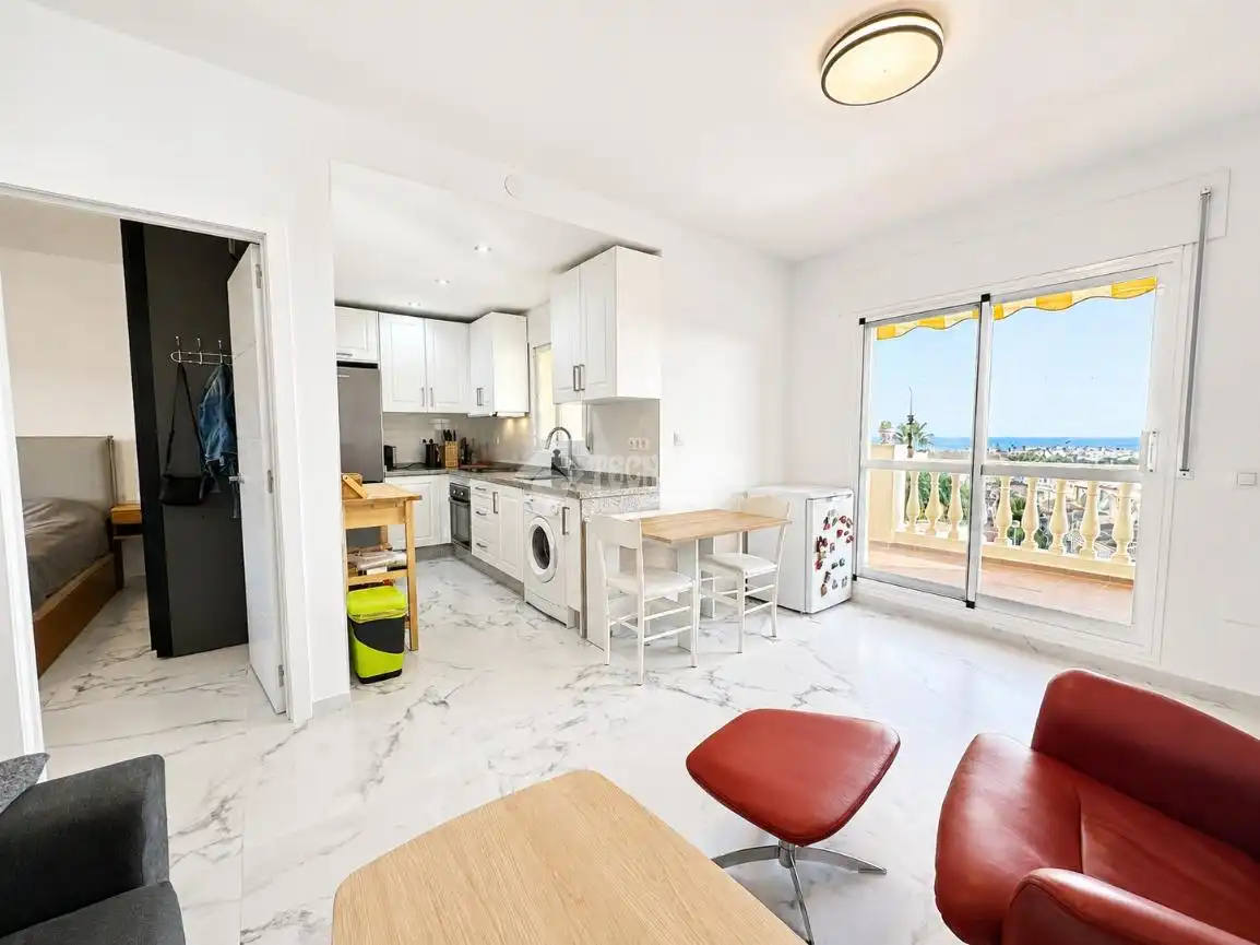 Vista exterior de Piso en venta en Torrox con Aire acondicionado, Terraza y Piscina comunitaria