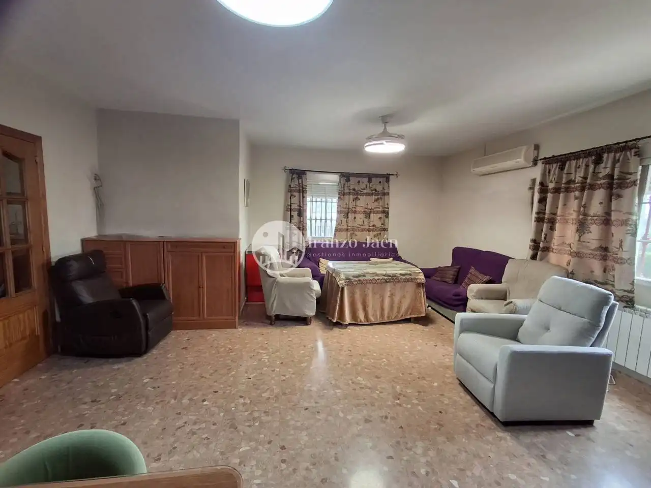Houses for sale in Jaén  with Air Conditioner, Heating and Private garden