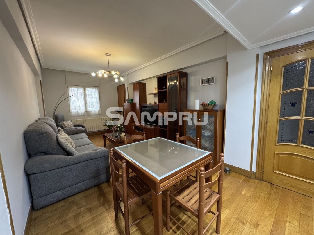 Sala d'estar de Pis en venda en Bergara amb Calefacció