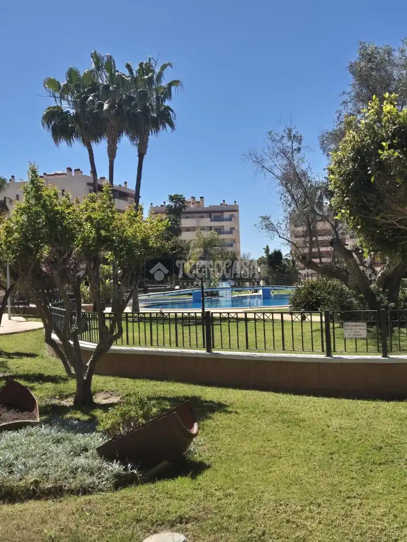 Vista exterior de Piso en venta en Alicante / Alacant con Aire acondicionado, Terraza y Piscina comunitaria