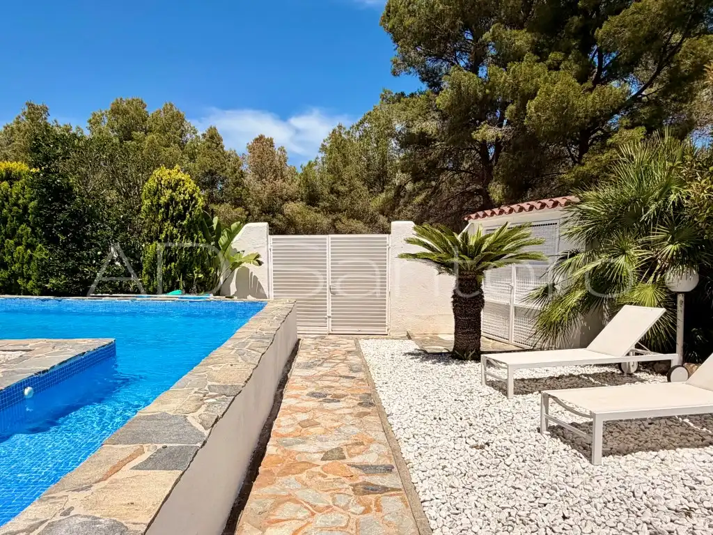 Piscina de Casa o xalet en venda en Sant Pere de Ribes