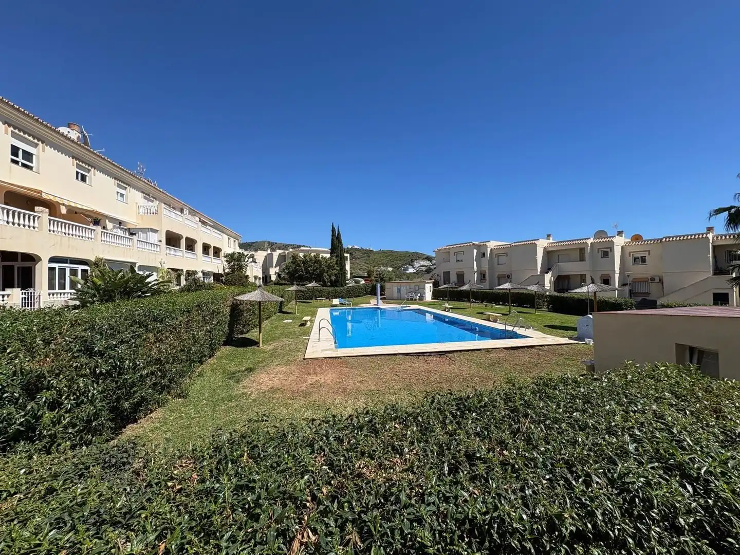 Piscina de Apartament de lloguer en Torrox amb Terrassa i Piscina comunitària
