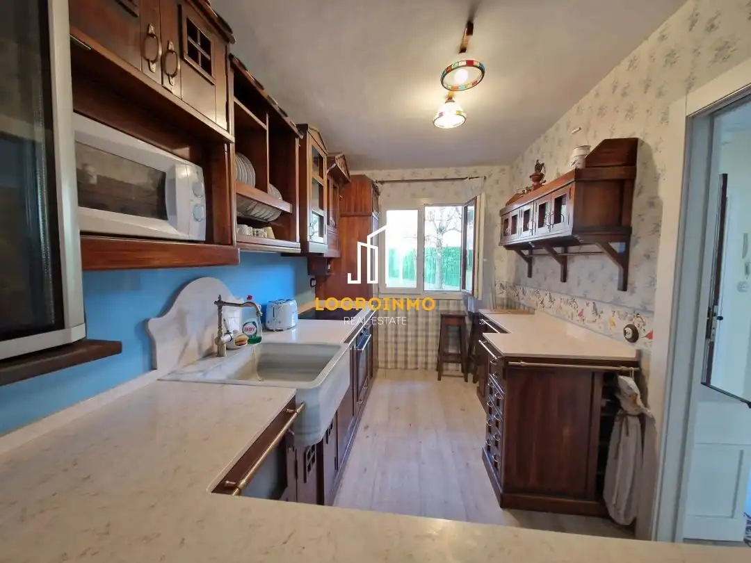 Kitchen of Houses for sale in Lapoblación  with Heating, Private garden and Parquet flooring