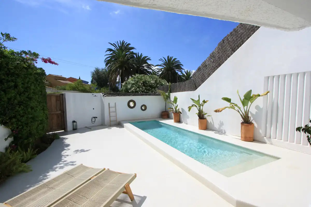Piscina de Casa adosada en venta en Dénia con Jardín privado y Alarma