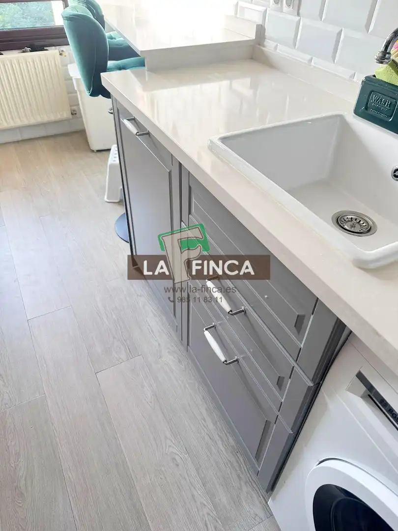 Cocina de Piso en venta en Oviedo  con Calefacción, Parquet y Trastero