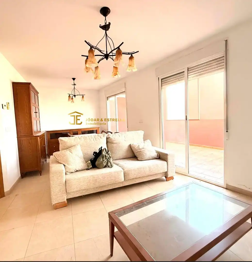 Wohnzimmer von Dachboden zum Verkauf in Lorca mit Klimaanlage und Terrasse