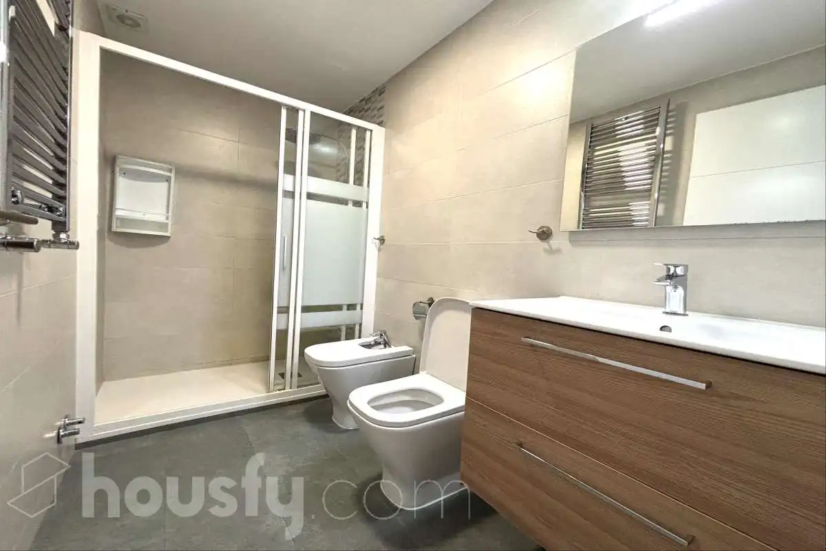 Baño de Casa o chalet de alquiler en Madrid con Aire acondicionado, Calefacción y Jardín privado