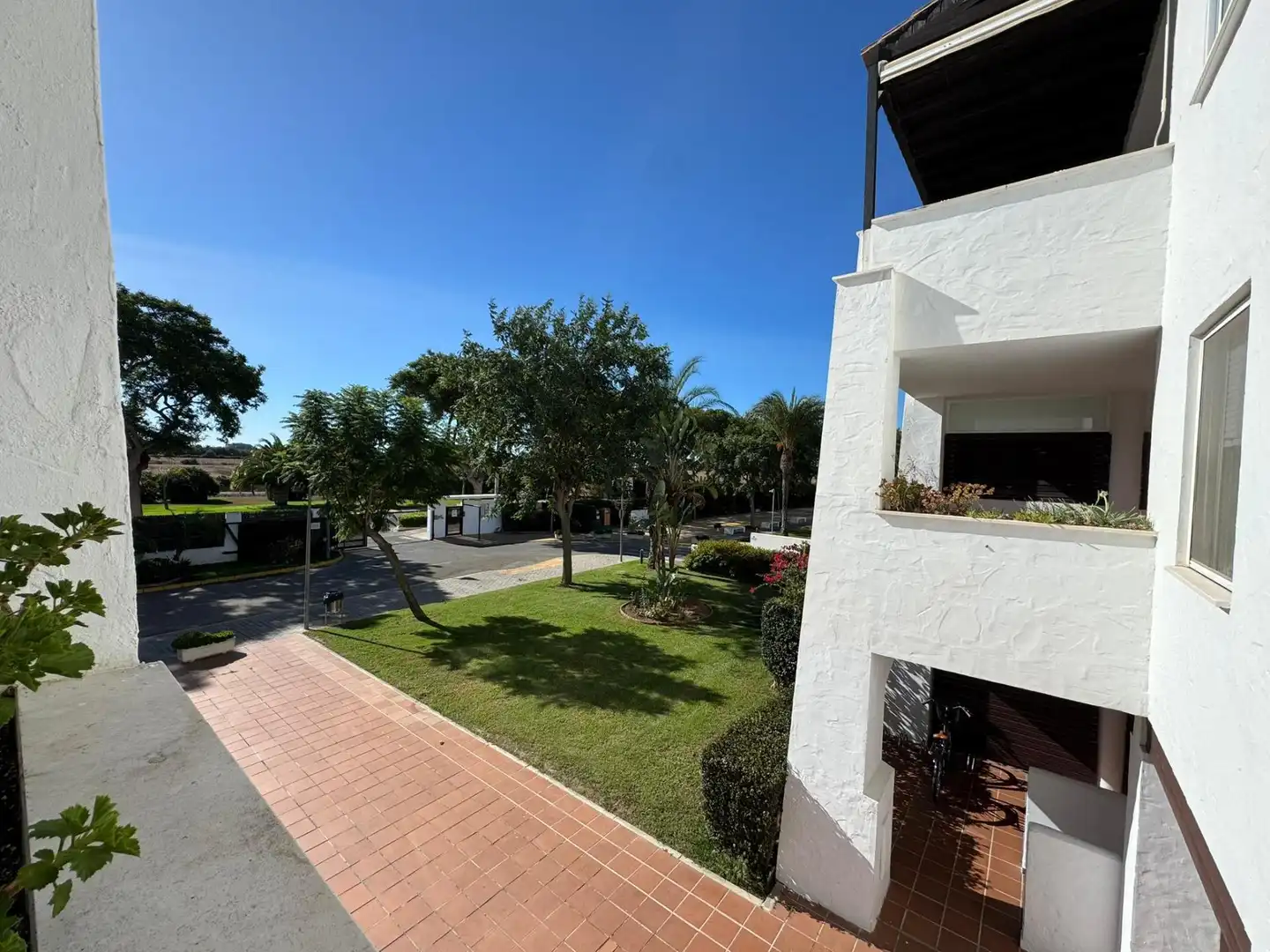 Vista exterior de Apartamento en venta en Rota con Terraza y Piscina comunitaria