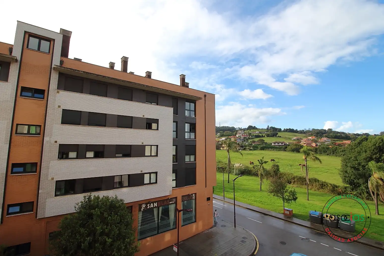 Vista exterior de Pis en venda en Gijón  amb Calefacció i Traster