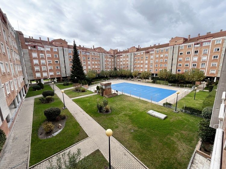 Vista exterior de Pis de lloguer en  Madrid Capital amb Calefacció, Parquet i Moblat