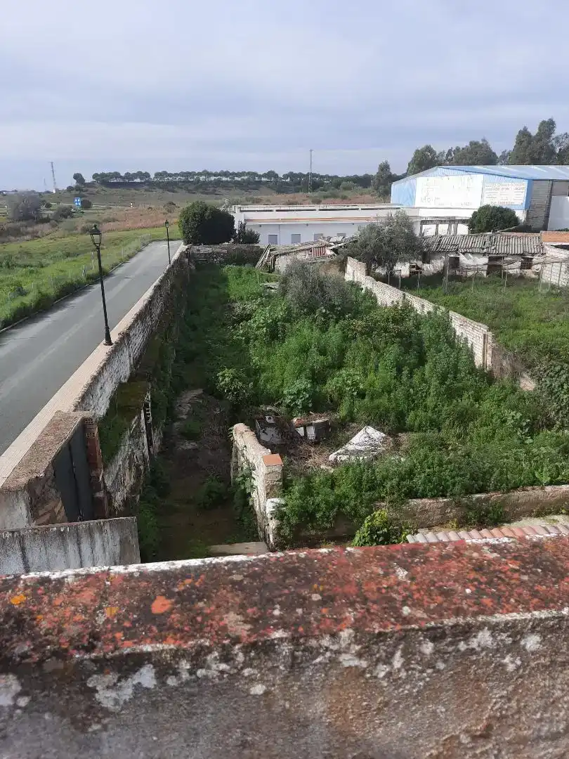 Casa adosada en venda en Guillena amb Balcó