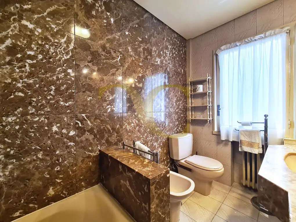 Bathroom of Flat for sale in Gijón   with Heating and Terrace