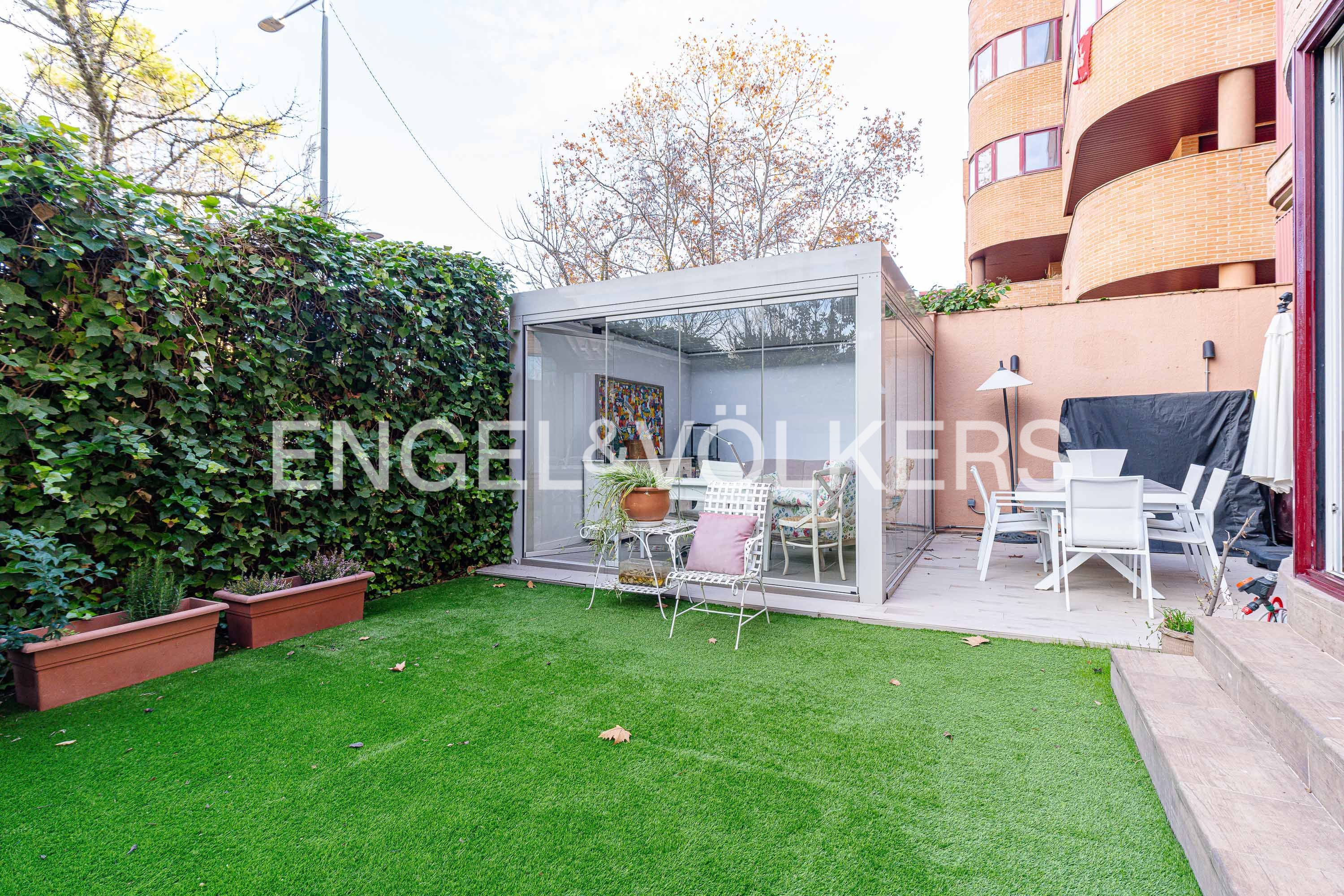 Terrassa de Apartament en venda en Pozuelo de Alarcón amb Aire condicionat, Calefacció i Jardí privat