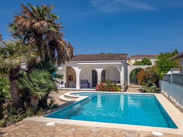 Casa amb piscina en venda a Cap Ras - Creus - Falconera
